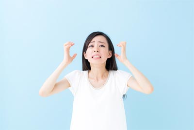 ストレスを抱える女性