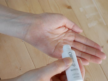 white-model-lotion