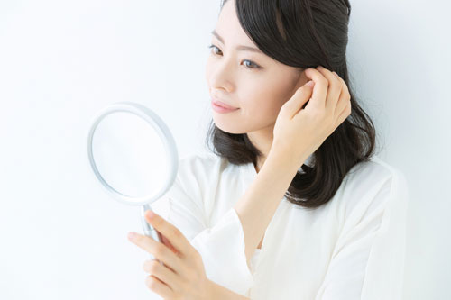 女性と鏡