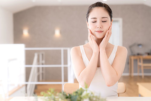 洗顔後の女性